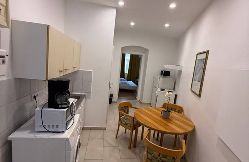 Rudolfsheim-Funfhaus Apartment | Lovely 1BR Apt Near Westbahnhof for Long Stays