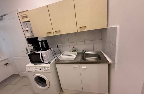Rudolfsheim-Funfhaus Apartment | Lovely 1BR Apt Near Westbahnhof for Long Stays