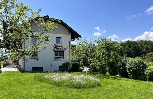 Augsdorf Apartment | Lovely apartment for 6 guests with WIFI, TV and balcony