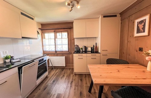 Klosters Platz Apartment | Lovely apartment for 4 guests with WIFI, TV and pets allowed