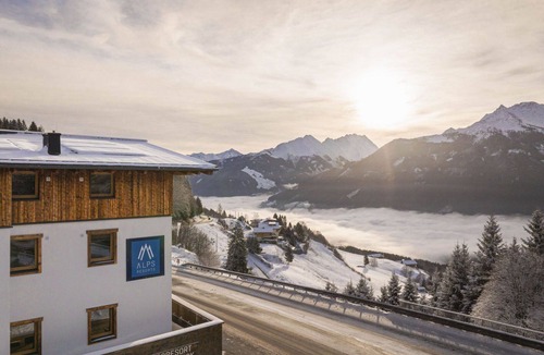 Paß Thurn Apartment | Lovely apartment for 4 people with WIFI, pool, TV and balcony