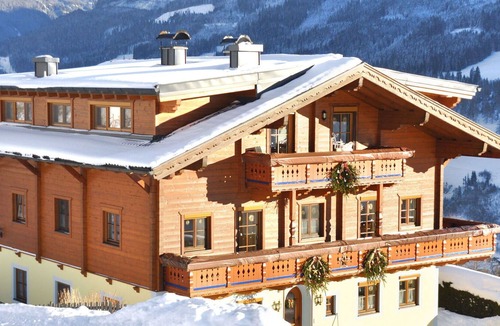 Gries Villa | Lovely apartment in villa for 4 people with pool, WIFI, TV, patio and parking