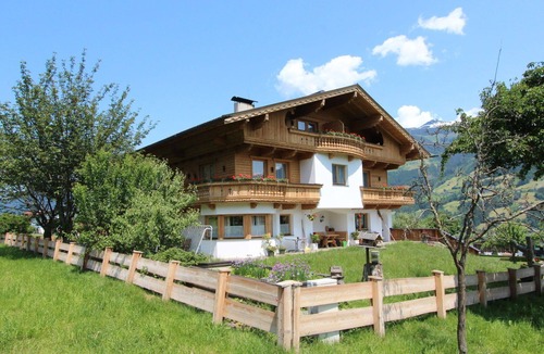 Kapfing Villa | Lovely apartment in villa for 6 people with WIFI, TV, terrace, pets allowed and panoramic view
