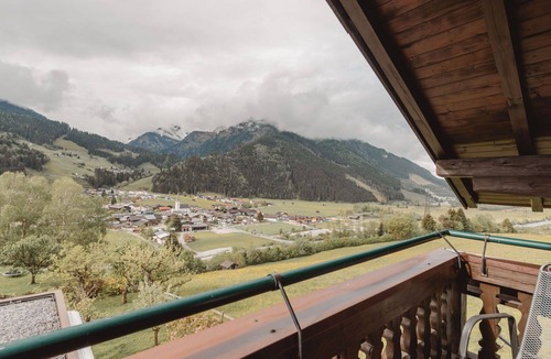 Hollersbach im Pinzgau Apartment | Lovely apartment for 20 guests with WIFI, TV, terrace and pets allowed