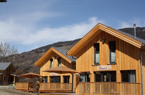 Sankt Lorenzen ob Murau Ski Chalet | Lovely chalet with hot tub