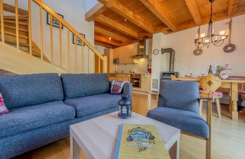 Kotschach-Mauthen Ski Chalet | Lovely chalet with a large garden and terraces