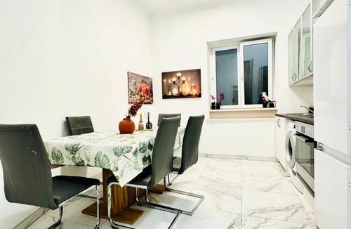 Liesing Apartment | Lovely Room for Two, Close to Atzgersdorf Station