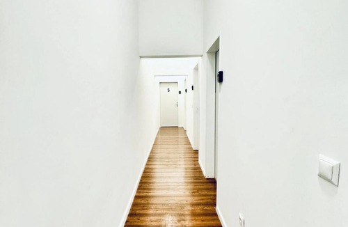 Liesing Apartment | Lovely Room for Two, Close to Atzgersdorf Station