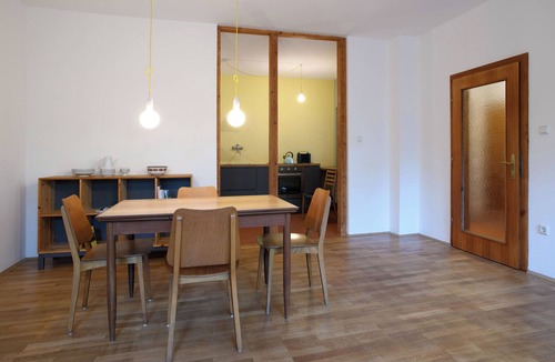 Breitenfurt-Ost House | Lovingly renovated 60s bungalow in the Vienna Woods near Vienna
