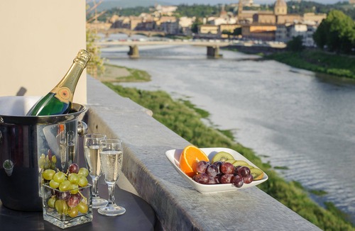 Santa Maria Novella Hotel | Lungarno Vespucci 50