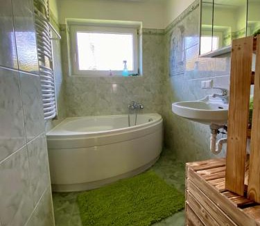 Sattendorf Apartment | Luxescape- Seeblick- Ossiachersee- Aussicht- Natur- Radfahren- Ruhe