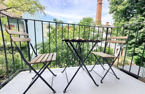 Jakomini Apartment | M8 CityStage Studio Two