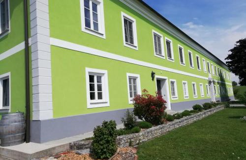Wolfsbach House | Mayr-Eichberg, Familie Berndl