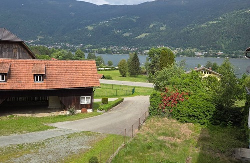 Altossiach Apartment | Merlschober, Apartment 4 with Lake View, Private Beach and Balcony