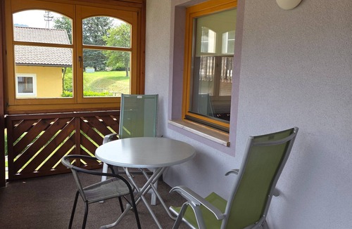Altossiach Apartment | Merlschober, Apartment 4 with Lake View, Private Beach and Balcony