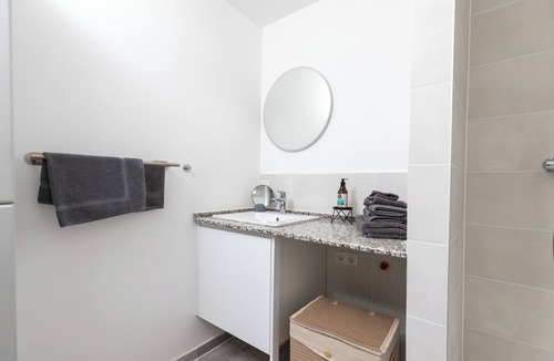 Ottakring Apartment | Modern 1BR Vienna Getaway near Tram – Dog Friendly