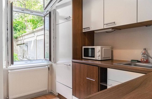 Wahring Apartment | Modern 2BR Apt. Perfect for Long and Short Stays