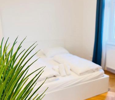 Dobling Apartment | Modern Apartment Close to Subway & Vineyards