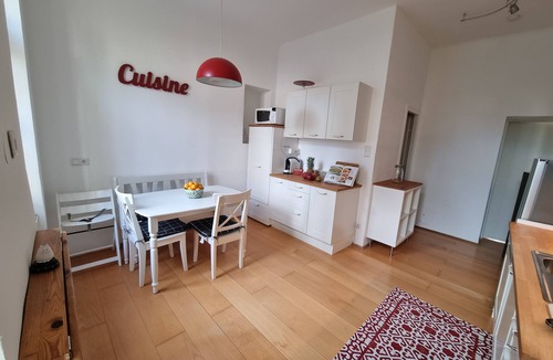 Hernals Apartment | Modern apartment with large balcony 110m²/free garage with e-charging station