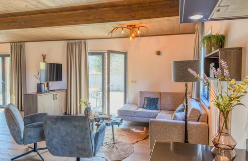 Afritz am See Ski Chalet | Modern chalet near Alpine lake and ski resorts