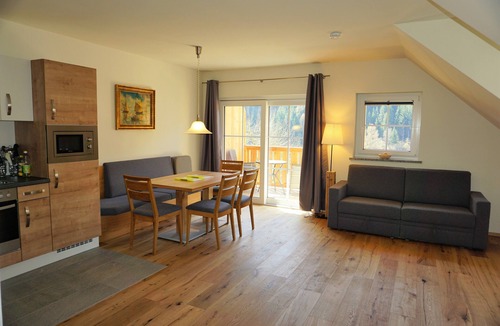 Sankt Georgen am Kreischberg Apartment | Modern family apartment of 120m2 with a huge garden, fish ponds and alpacas