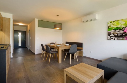 Lutzmannsburg House | Modern Holiday Home in Lutzmannsburg with Pool