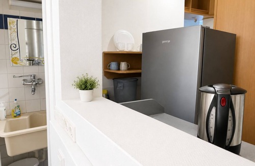 Hundsturm Apartment | Modern Hotel Room Steps from Rennweg Station