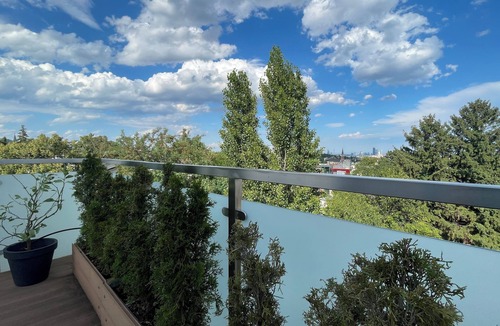 Gersthof Apartment | Modern luxury top-floor apartment with terrace and view of Vienna in prime location