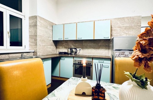 Liesing Apartment | Modern Room Two, Ideally Located Near Atzgersdorf