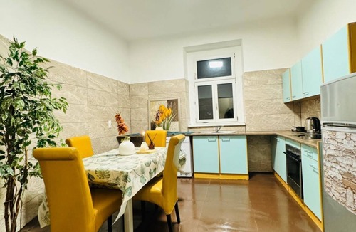 Liesing Apartment | Modern Room Two, Ideally Located Near Atzgersdorf