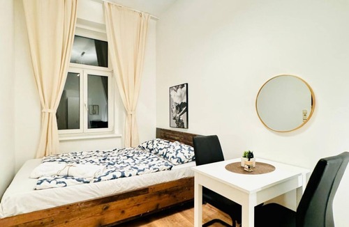 Liesing Apartment | Modern Room Two, Ideally Located Near Atzgersdorf