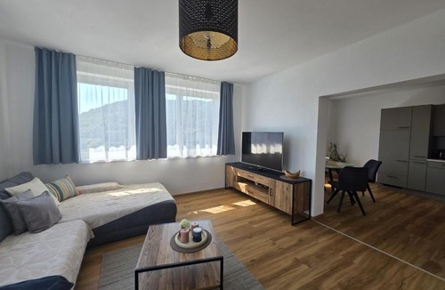 Bruckl Apartment | Modernes Apartment zwischen Seen & Bergen