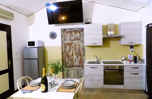Pianoro Apartment | monolocale beige