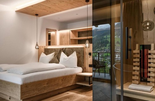 Unterberg House | Mountain Living Double Room for 3–4 People, Breakfast Included - Hotel Hubertushof