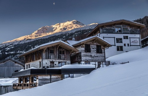 Soelden Ski Chalet | Mountaineer chalet - top location directly on the ski slope with a fantastic view