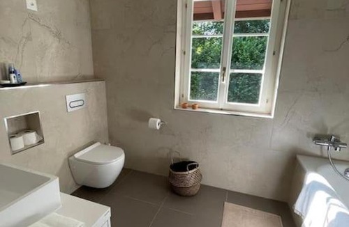 Pfaffikon District Apartment | Neue, helle Wohnung auf einem Landgut nähe Schloss