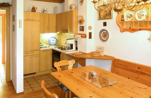Treffen Villa | Nice apartment in villa for 4 guests with WIFI, TV, terrace and pets allowed