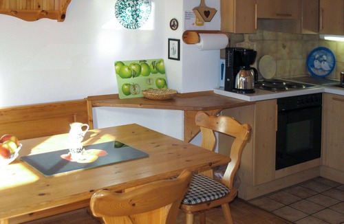 Treffen Villa | Nice apartment in villa for 4 guests with WIFI, TV, terrace and pets allowed