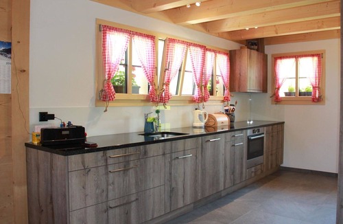 Lenk Apartment | Nice apartment for 10 people with TV and balcony
