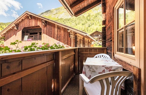 Pragraten Apartment | Nice apartment for 13 guests with WIFI, TV, balcony and pets allowed