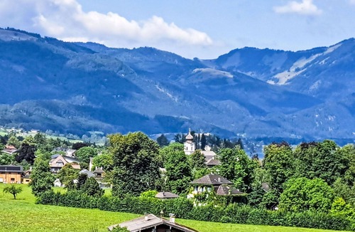 Strobl Apartment | Nice apartment for 4 guests with WIFI, TV and terrace