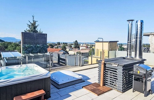 Graz-Straßgang Apartment | Nice apartment for 6 people with WIFI, hot tub, A/C, TV, terrace and pets allowed