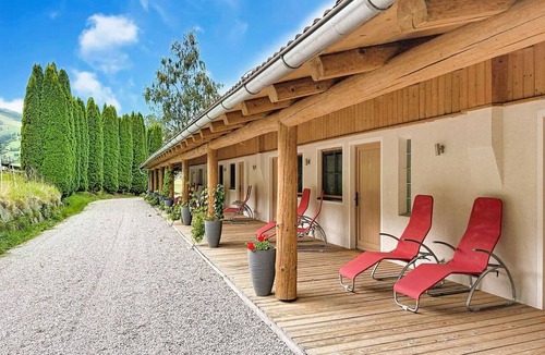 Kaprun Villa | Nice apartment in villa for 4 guests with TV, balcony and pets allowed