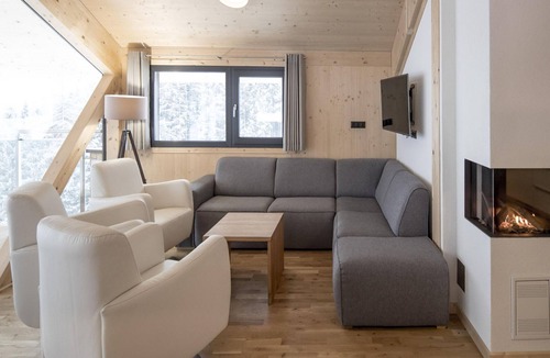 Pichl-Preunegg Ski Chalet | Nice chalet with balconies