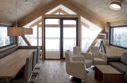 Pichl-Preunegg Ski Chalet | Nice chalet with balconies