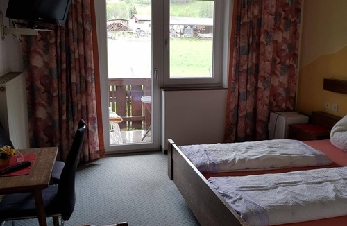 Sankt Lorenzen ob Murau Apartment | No. 3 double room with balcony, shower and WC - Privatpension Hedi
