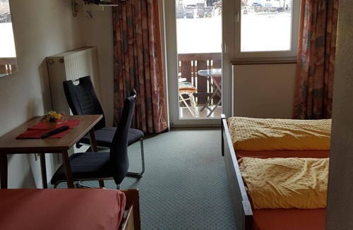 Sankt Lorenzen ob Murau Apartment | Nr. 2 Doppelzimmer mit Balkon, Bad und WC - Privatpension Hedi