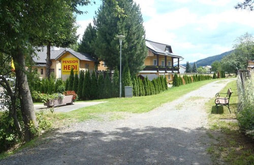 Sankt Lorenzen ob Murau Apartment | Nr. 2 Doppelzimmer mit Balkon, Bad und WC - Privatpension Hedi