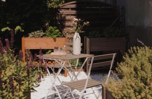 Funfhaus Bed & Breakfast | Oak House Vienna - Boutique Guesthouse near Meidling Station