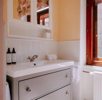 Funfhaus Bed & Breakfast | Oak House Vienna - Boutique Guesthouse near Meidling Station